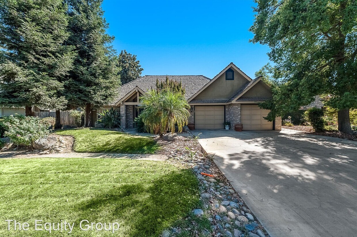 3 br, 2.5 bath House 5503 West Sweet Dr House Rental in Visalia, CA