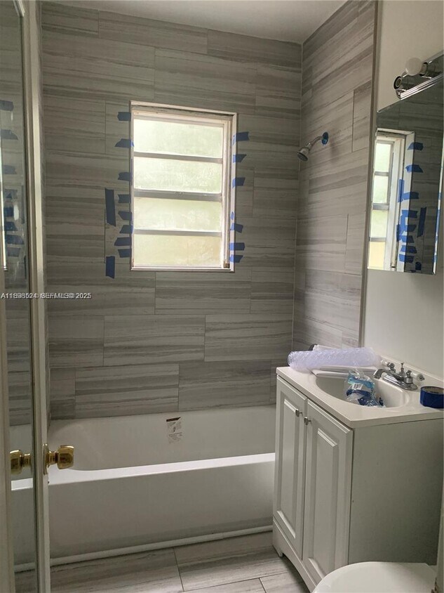 Building Photo - 12215 NE 9th Ave