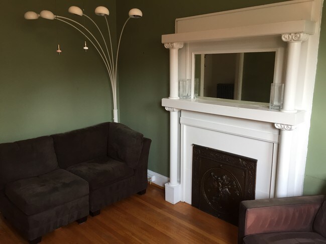 Foto del edificio - 1353 Spring Rd NW