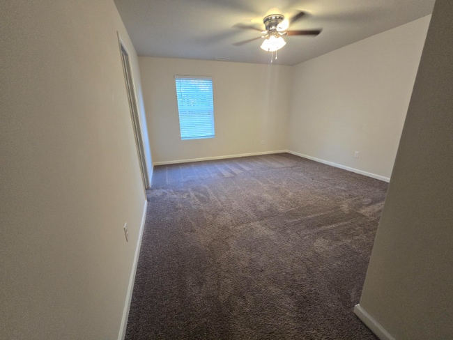 Building Photo - 4633 Rainbow Dr
