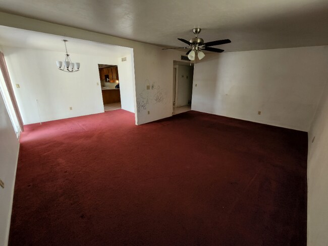 Building Photo - 457 N Madris Dr