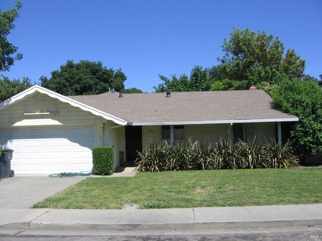 Building Photo - 1754 Sycamore Dr