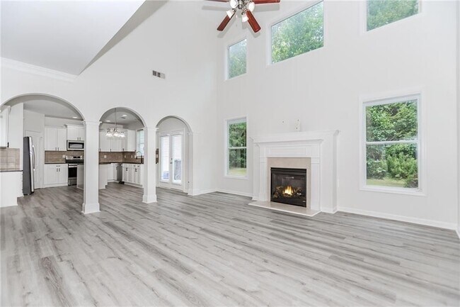 Building Photo - 2023 Jameson Cir NE