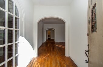 Building Photo - 4802 La Branch St