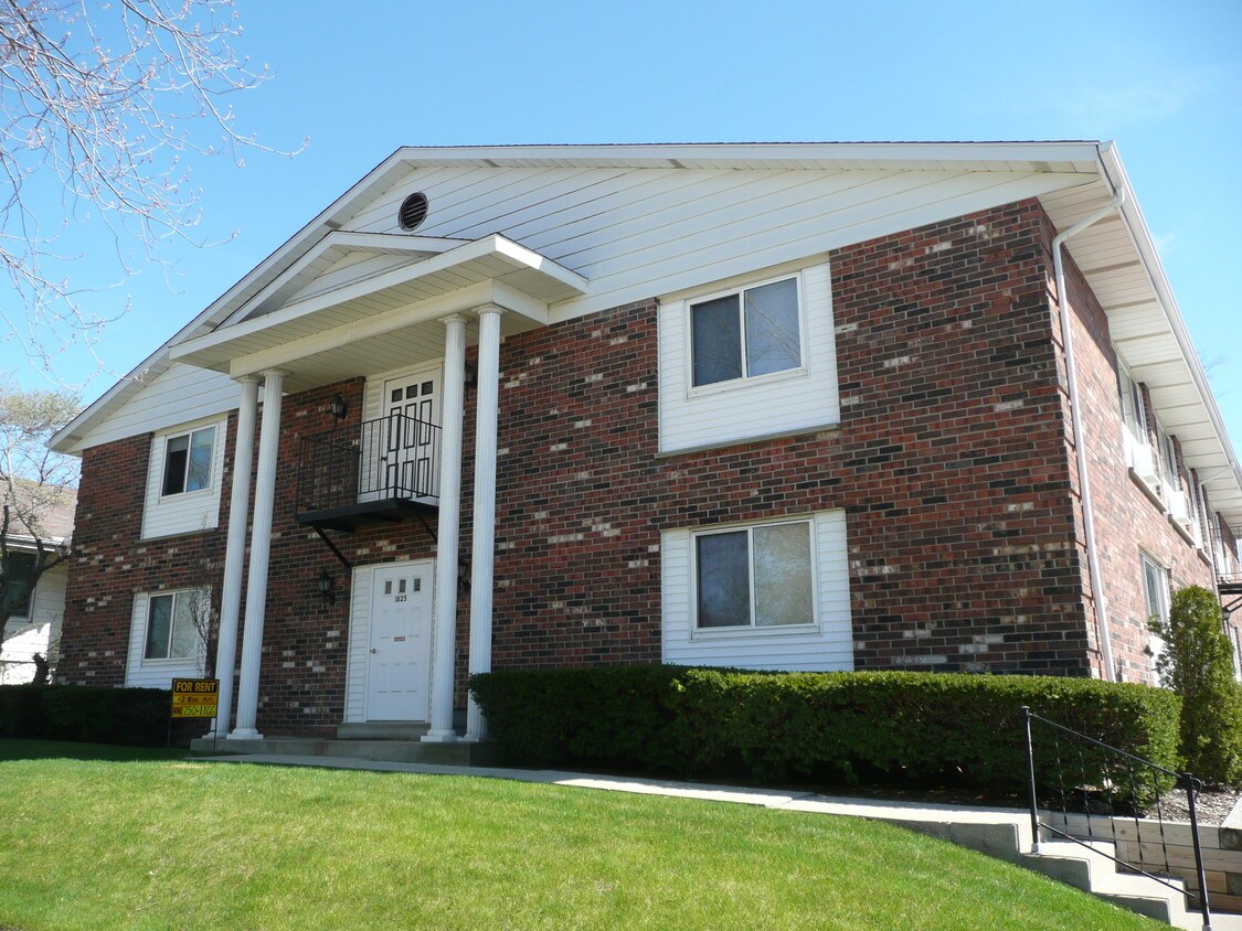 1825 Drexel Blvd, South Milwaukee, WI 53172 Apartments in South