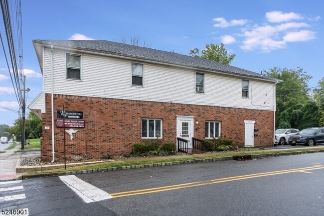 Building Photo - 104 Ridgedale Ave