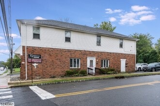 Building Photo - 104 Ridgedale Ave