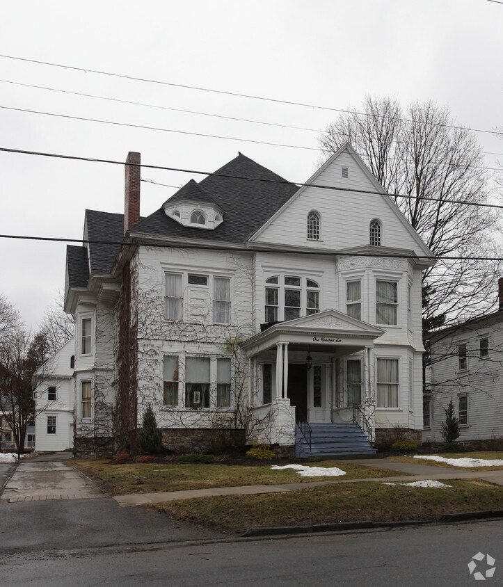 Foto principal - 106 S William St