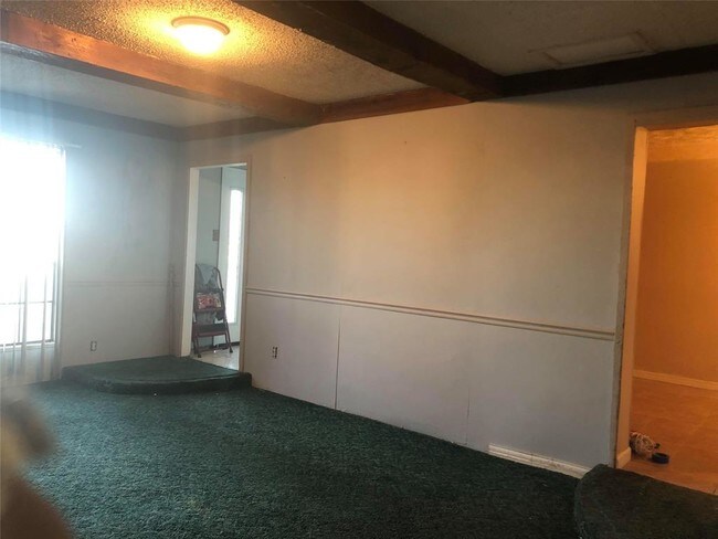Building Photo - 3811 Eisenhower Rd