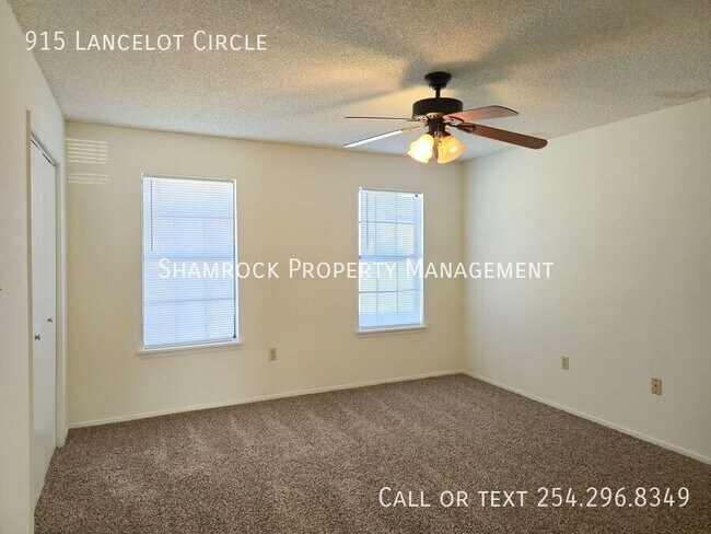 Foto del edificio - Midway ISD flat unit in great location.