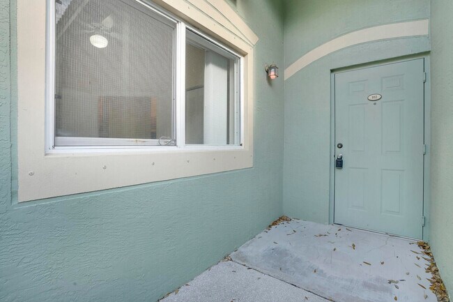 Building Photo - 240 Crestwood Cir
