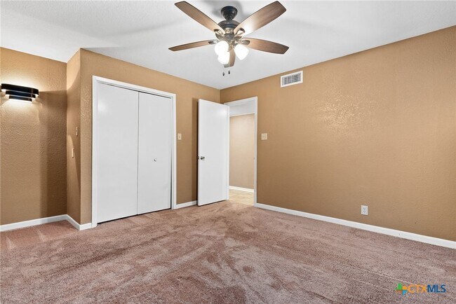 Foto del edificio - 15957 Crockett Dr