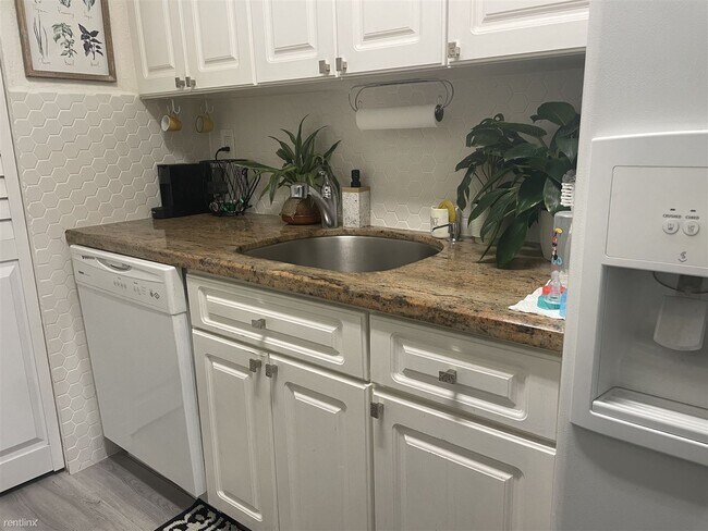Foto del edificio - 2 br, 1.5 bath Townhome - Westland Plaza G...