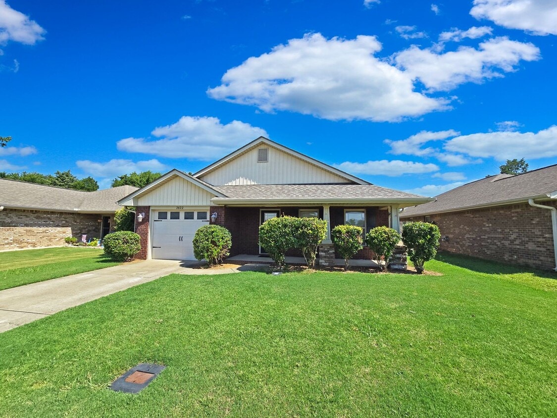 Primary Photo - Charming Fully Furnished 3-Bedroom, 2-Bath...