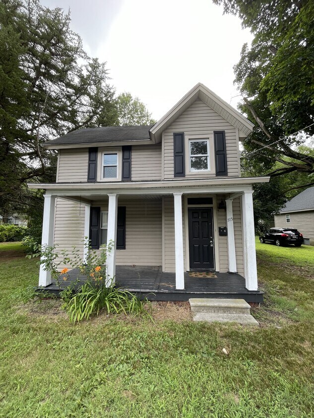 Primary Photo - 715 Jackson St