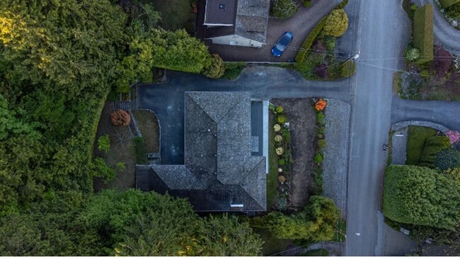 Photo du bâtiment - 1895 Rosebery Av