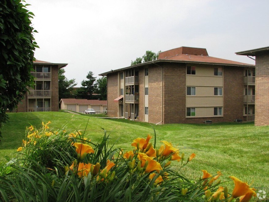 The Colonial Apartment Homes Rentals Omaha, NE