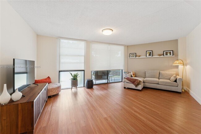 Foto del edificio - 3101 N Country Club Dr