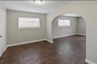 Building Photo - 535 Illini Dr
