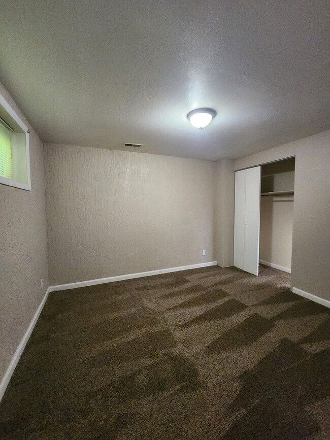 Foto del edificio - Available NOW!!