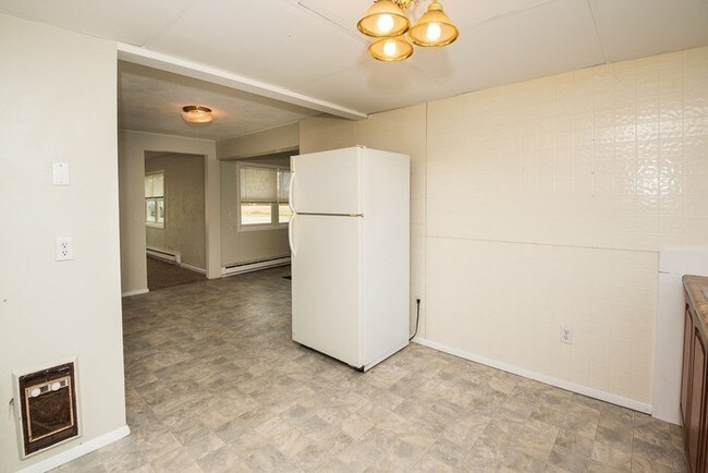 Building Photo - Spacious 3 Bedroom in Lake Charter Township