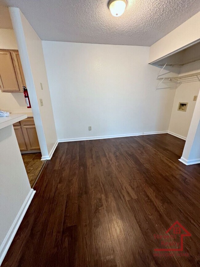 Foto del edificio - 430 Oriole Dr