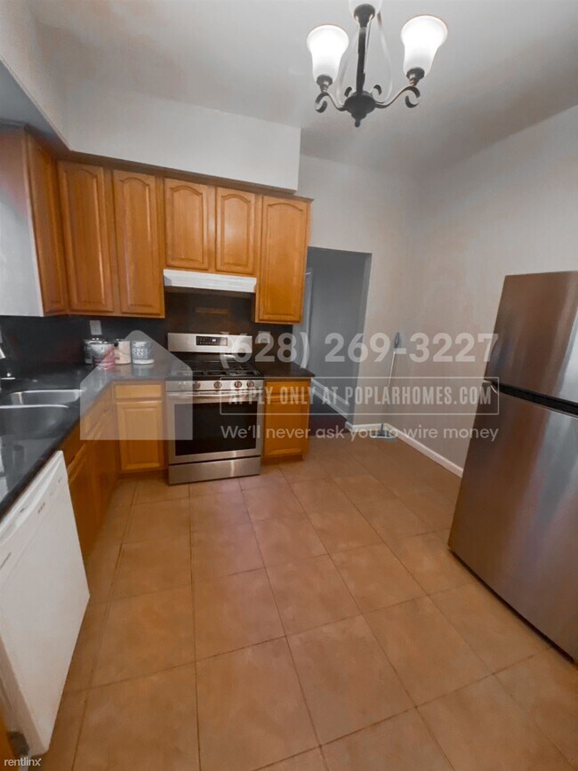 Foto del edificio - 3 br, 2 bath Triplex - 668 39th Street Uni...