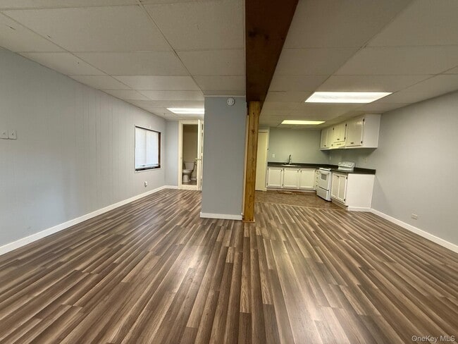 Foto del edificio - 7794 S Main St