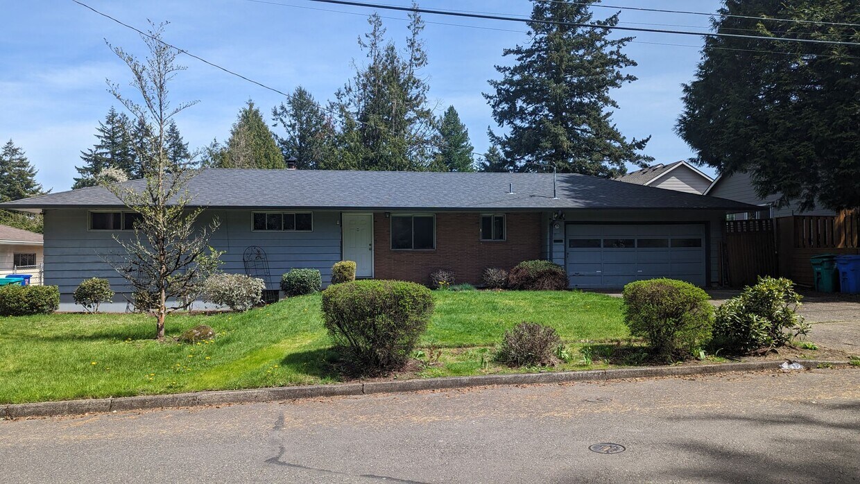 Primary Photo - Spacious Three Bedroom with Large Backyard...