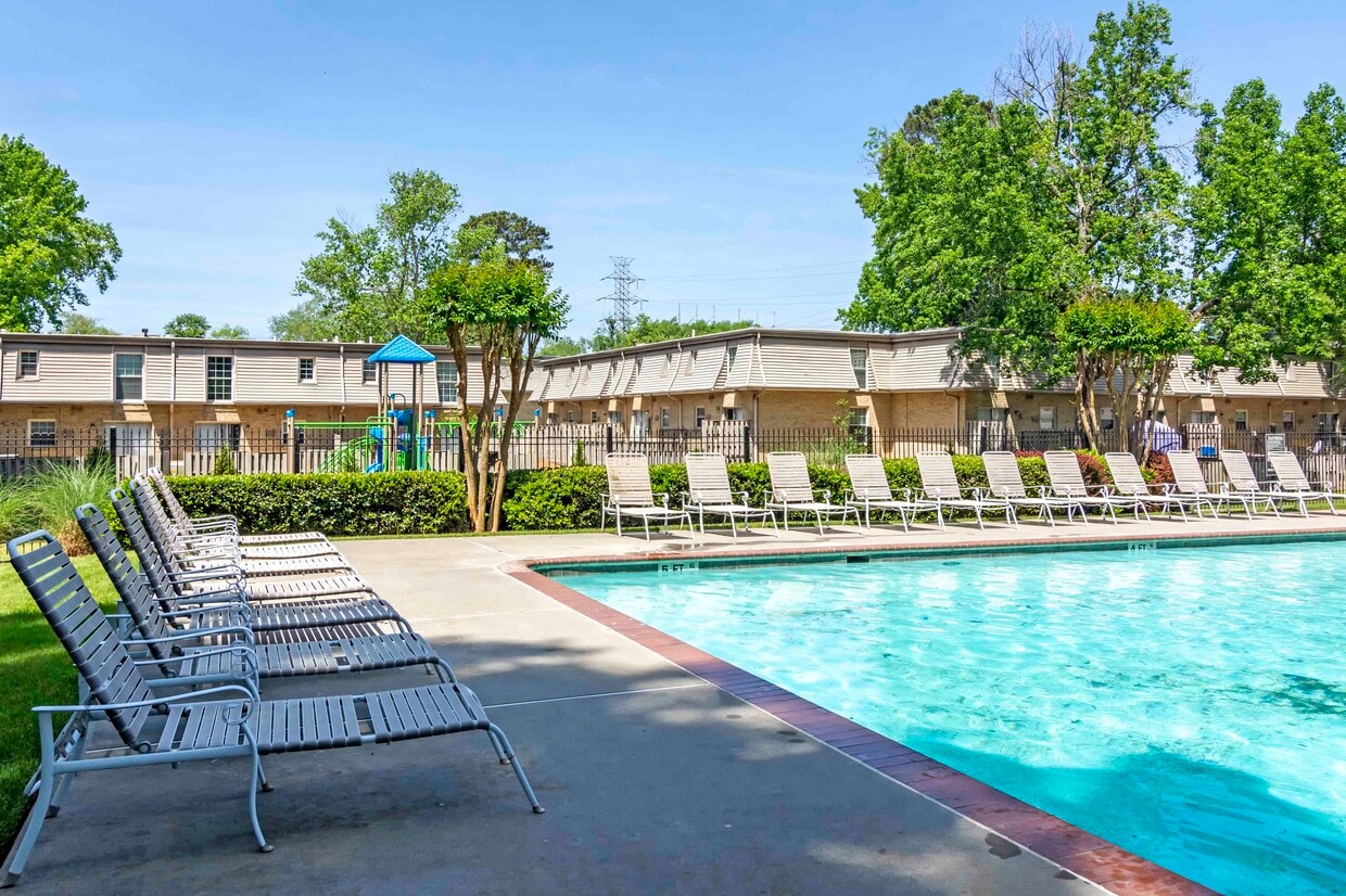 Laurel Pointe Apartments Forest Park, GA