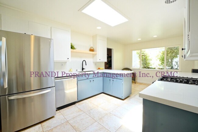 Building Photo - Rafael Highlands Home with Mt. Tam Views!