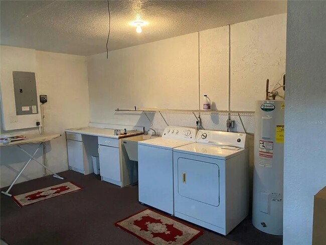 Foto del edificio - 8636 SW 108th St