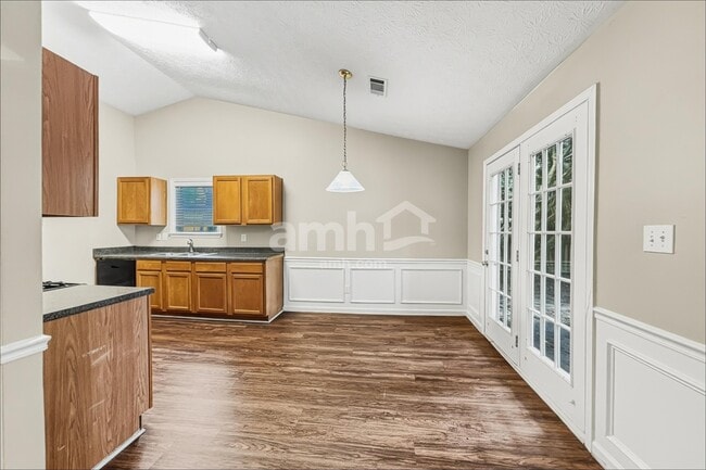 Building Photo - 451 Bellingham Dr