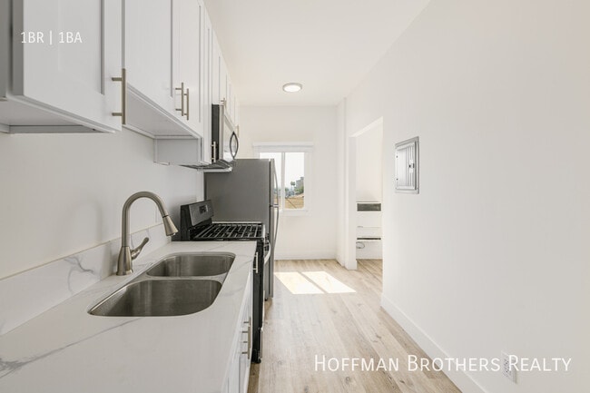 Building Photo - 1623 Mariposa Ave