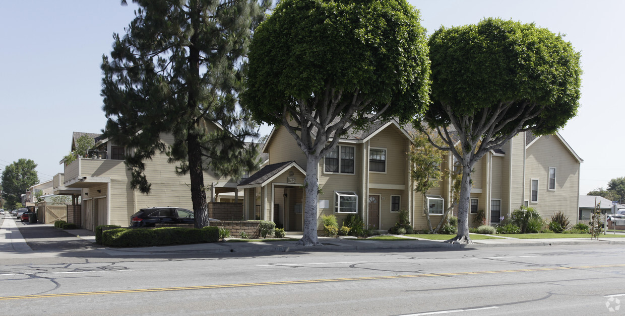 Primary Photo - Fullerton Cove Apartments