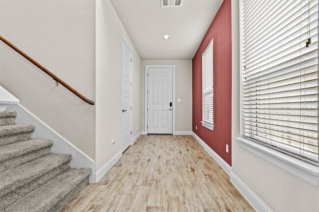 Building Photo - 288 Gaida Loop