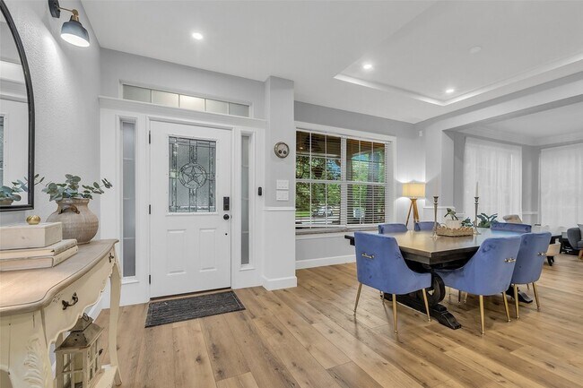 Foto del edificio - 211 Maple Path Pl