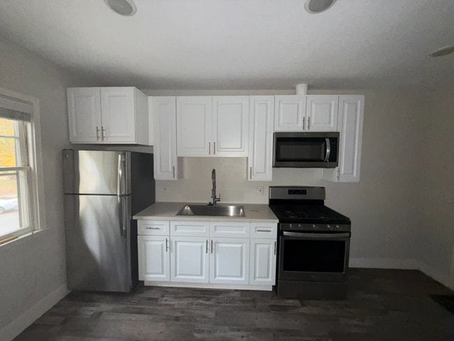 Building Photo - 2000 6th St