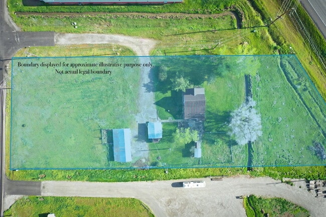 Building Photo - Beautiful 3 Bed 2 Bath on Large Property. ...