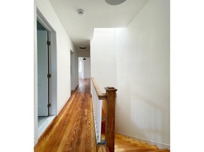 Foto del edificio - 2 bedroom in MASPETH NY 11378