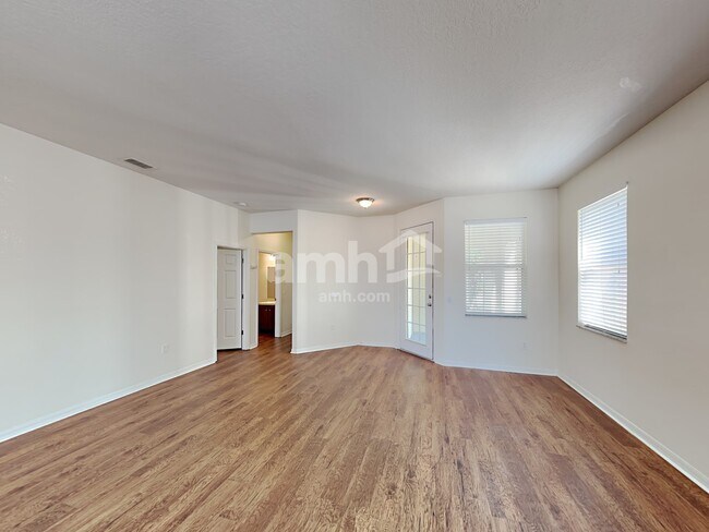 Building Photo - 19554 Timberbluff Dr