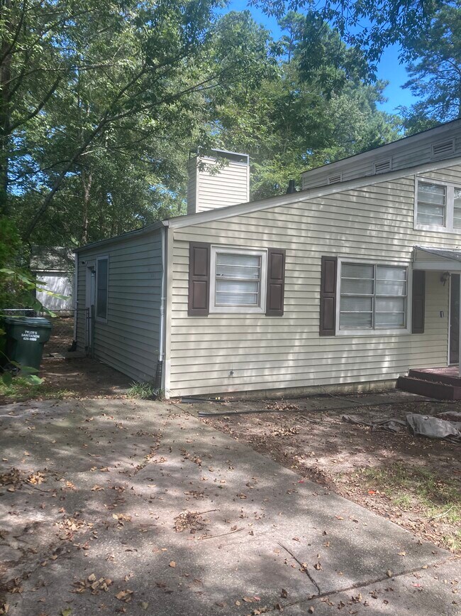 Foto del edificio - 1331 Chadford Rd