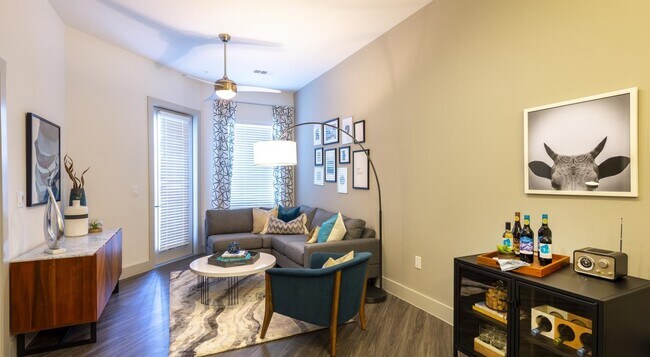 Building Photo - 1-Bed | Montrose Meets Museum District Living!