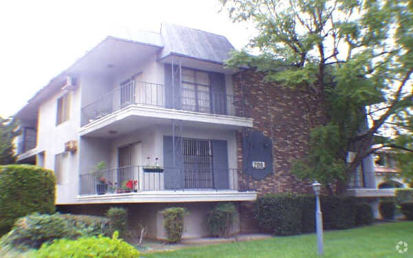 Building Photo - 703-719 E California Blvd