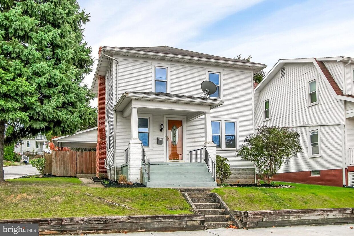 Foto principal - Coming Soon! 3 Bedroom 1 Bath home - West ...