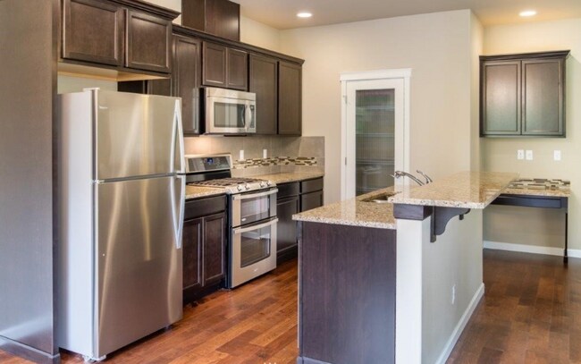 Foto del edificio - Spacious 4BD/3BA Modern Home in Bremerton, WA | Near PSNS & Naval Base Kitsap | Garage, Fireplace...