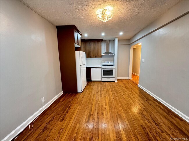 Foto del edificio - 85-16 Little Neck Pkwy