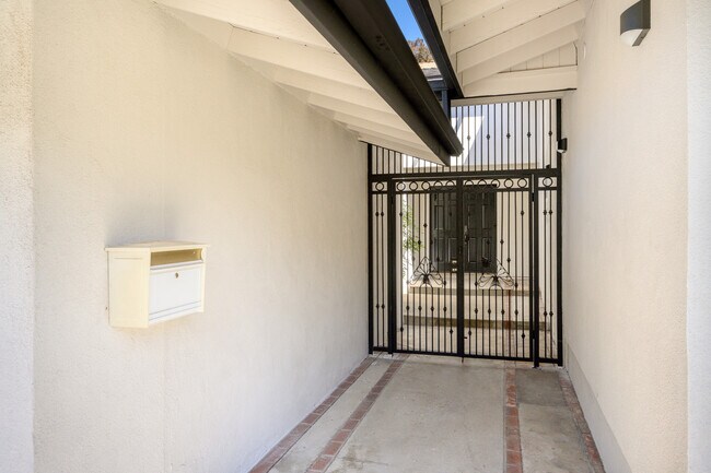 Building Photo - 1331 Branta Dr
