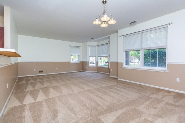 Building Photo - 3839 Norwich Dr