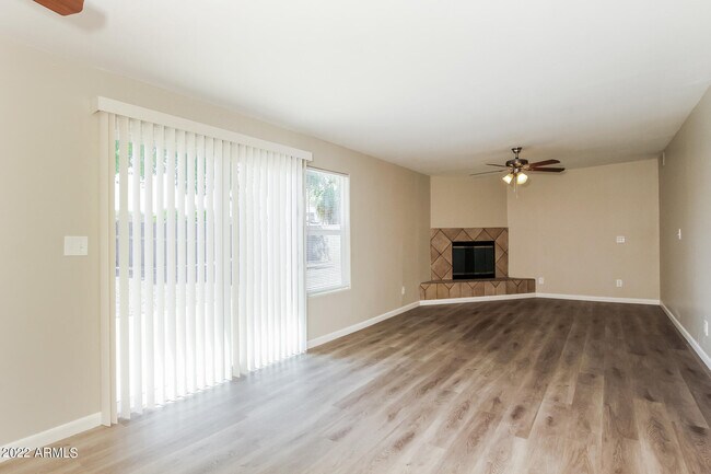 Building Photo - 510 N Tercera Ave
